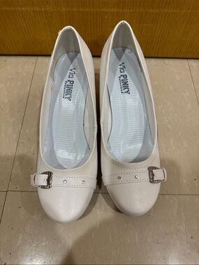 Via Pinky Collection White Buckle Rhinestone Pumps Size 8.5